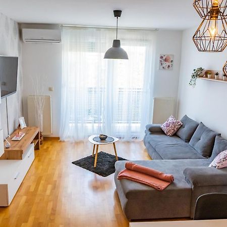 דירות Brand New - Selfcheckins 24 - Zagreb - Garage - Loggia - New - Luxury מראה חיצוני תמונה